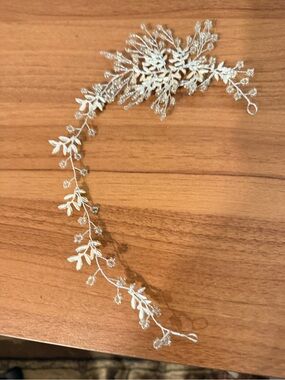 Delicate Silver Leaf Bridal Hair Vine